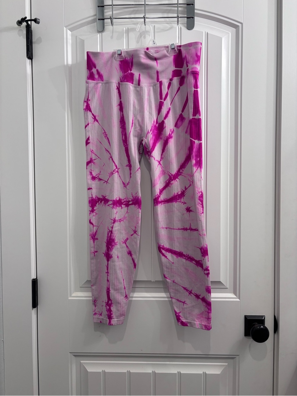 PINK Victoria's Secret Pink Tie-Dye Capri Leggings